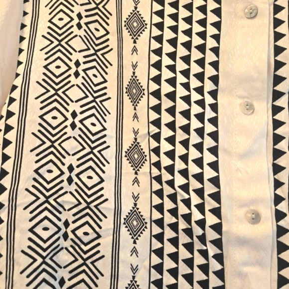 Women's Black and White Geometric Pattern Shirt - Picture 3 of 8